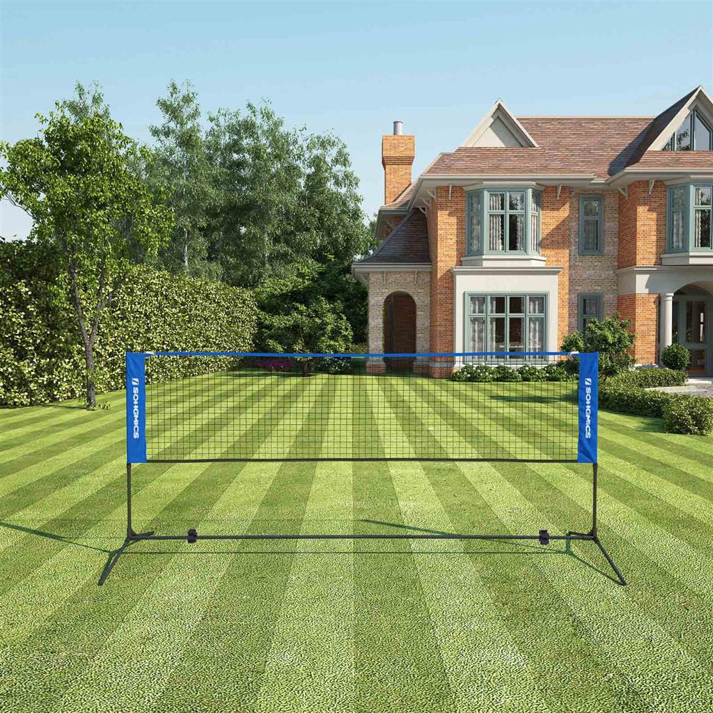 SONGMICS USYQ500V2 blue net in a garden